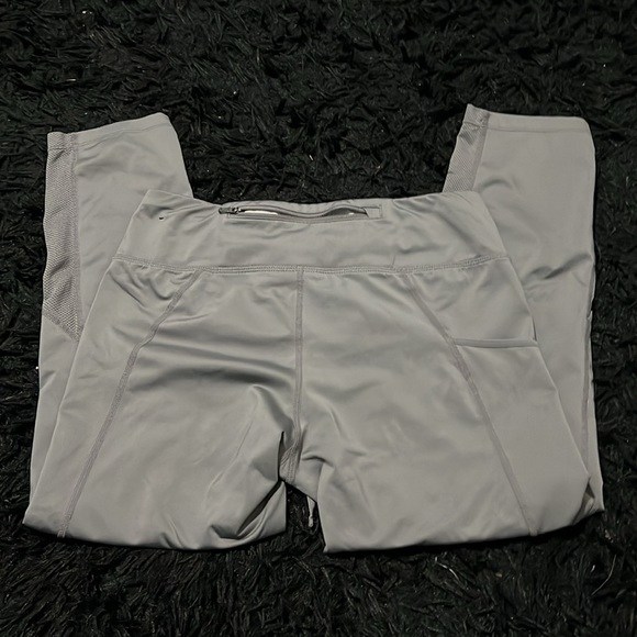 Nike Dri-Fit gray cropped leggings athletic Capri pants - Picture 3 of 3